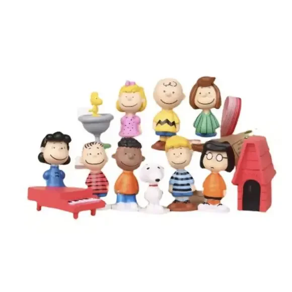 Peanuts Gang, Charlie Brown, Snoopy 12 Piece Set - New - Picture 1 of 3